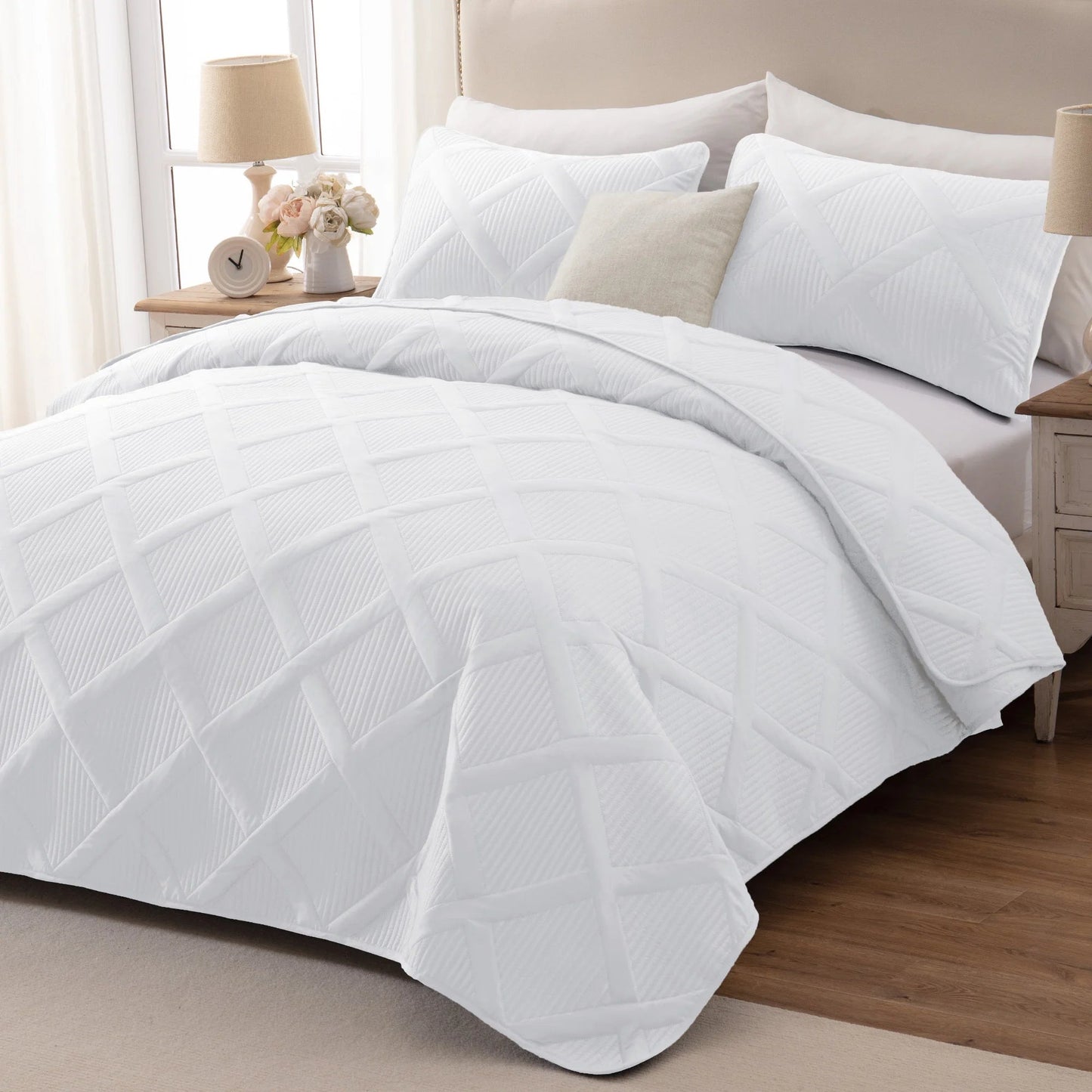 "✨ Upgrade Your Bed: Ultrasonic King Quilt Set with Modern Stripes for a Fresh Look! 🛏️ (White, 3-Piece)